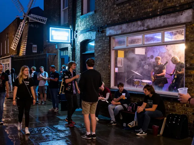 10 Must-Visit Nightlife Hotspots in London for a Memorable Night Out