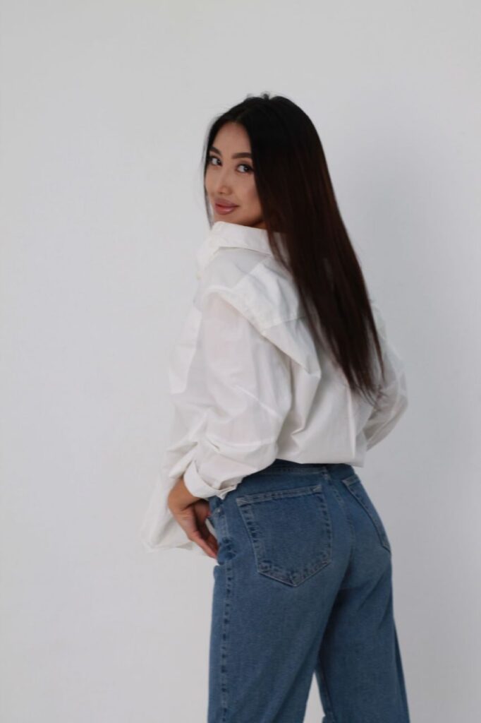 Kiera-in-shirt-and-jeans