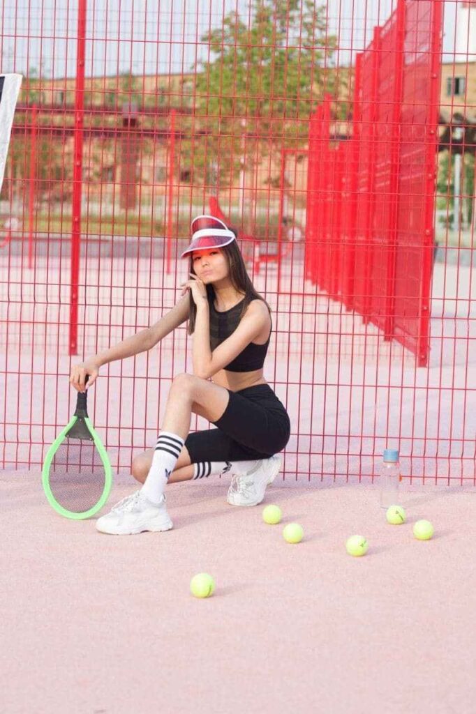 Laura-with-a-tennis-racket